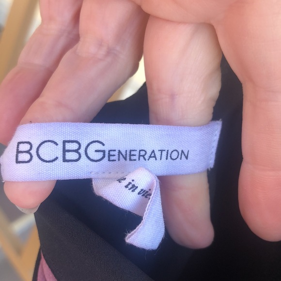 Beautiful BCBG Generation Flowly Dress - Picture 11 of 13